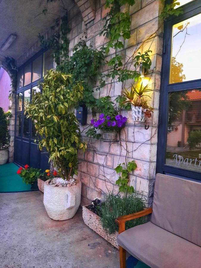 Aleksandra Apartment
